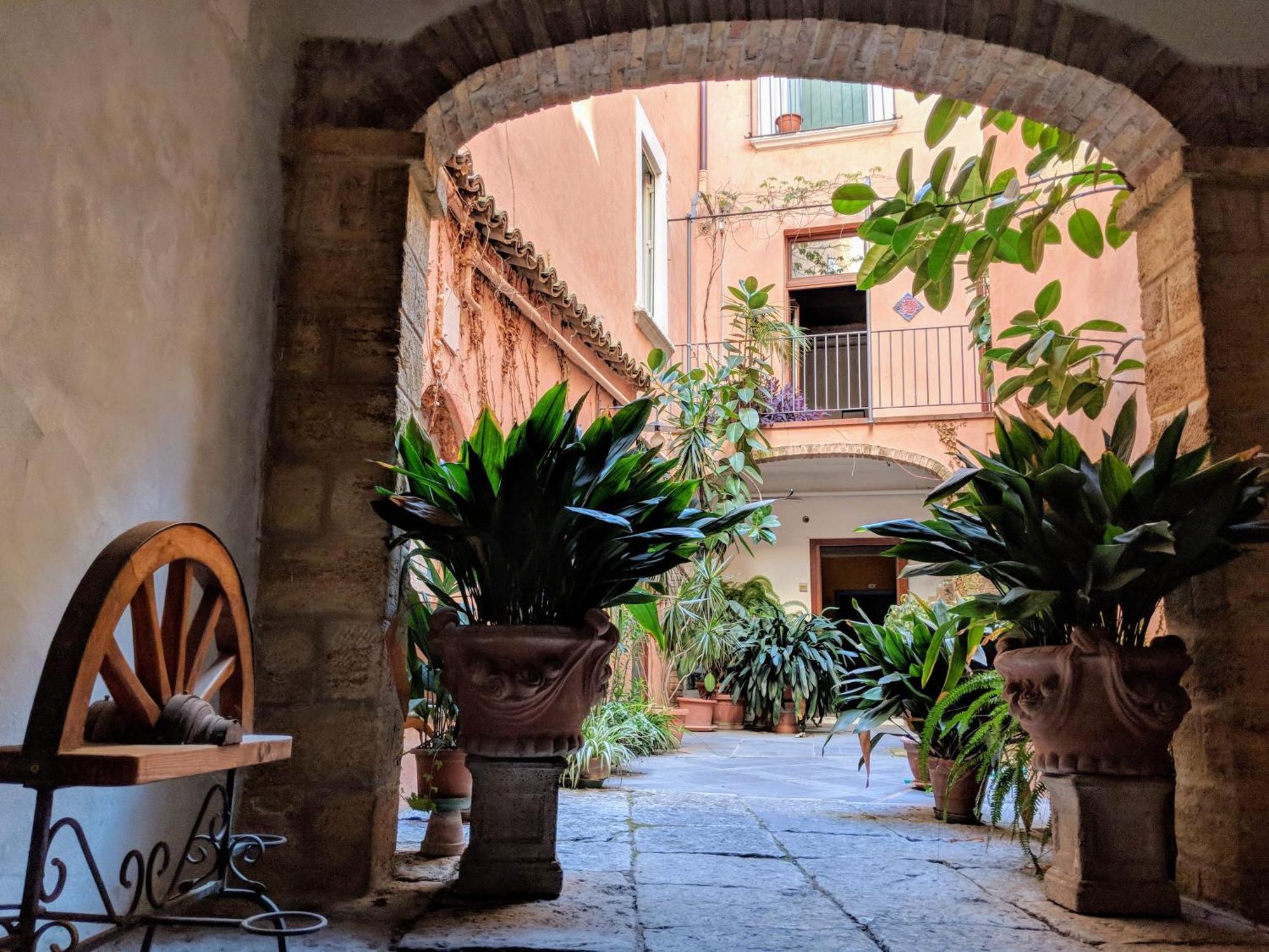 بيت شباب Casa Di Chiara كروتوني المظهر الخارجي الصورة