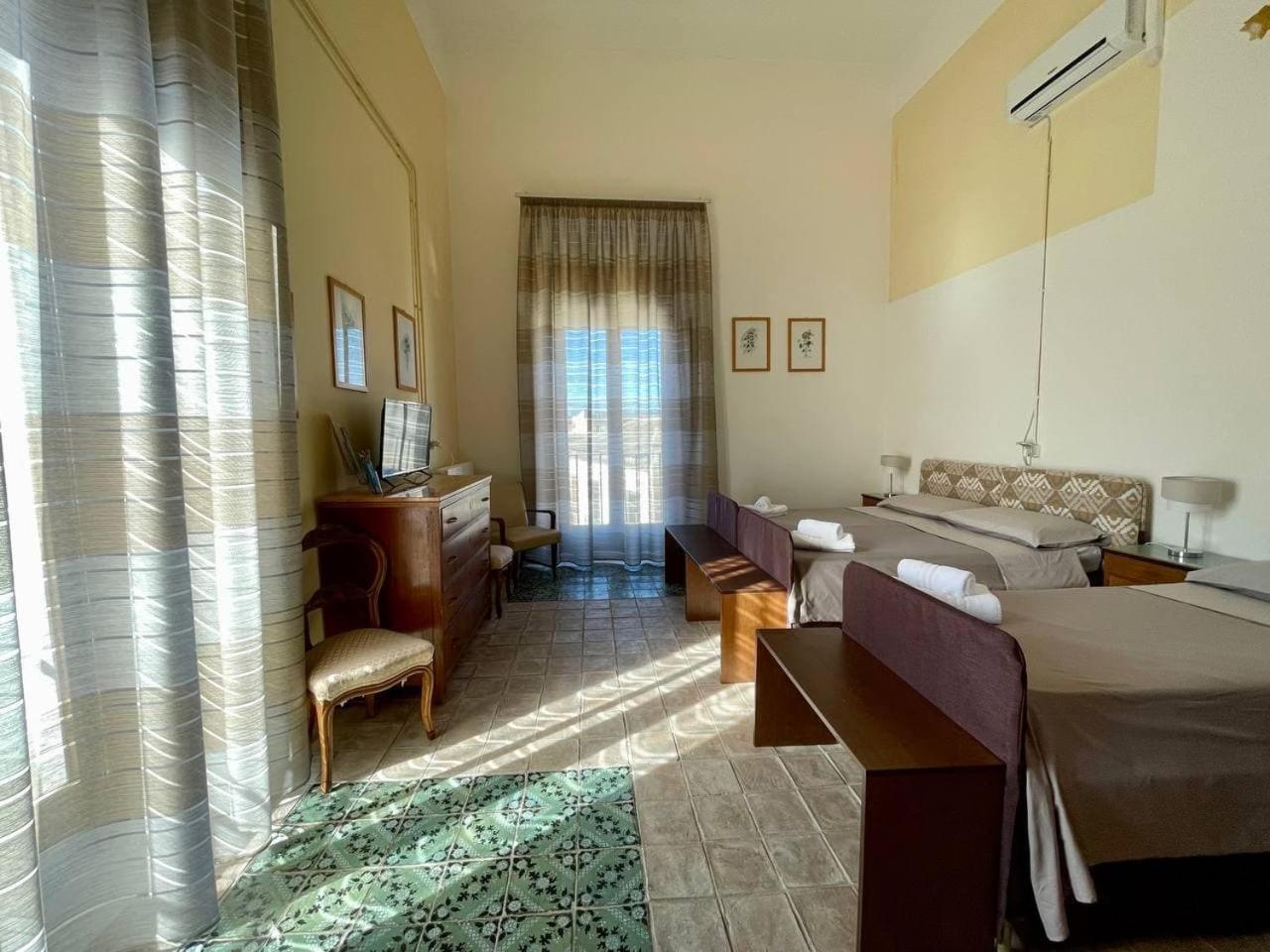 بيت شباب Casa Di Chiara كروتوني المظهر الخارجي الصورة
