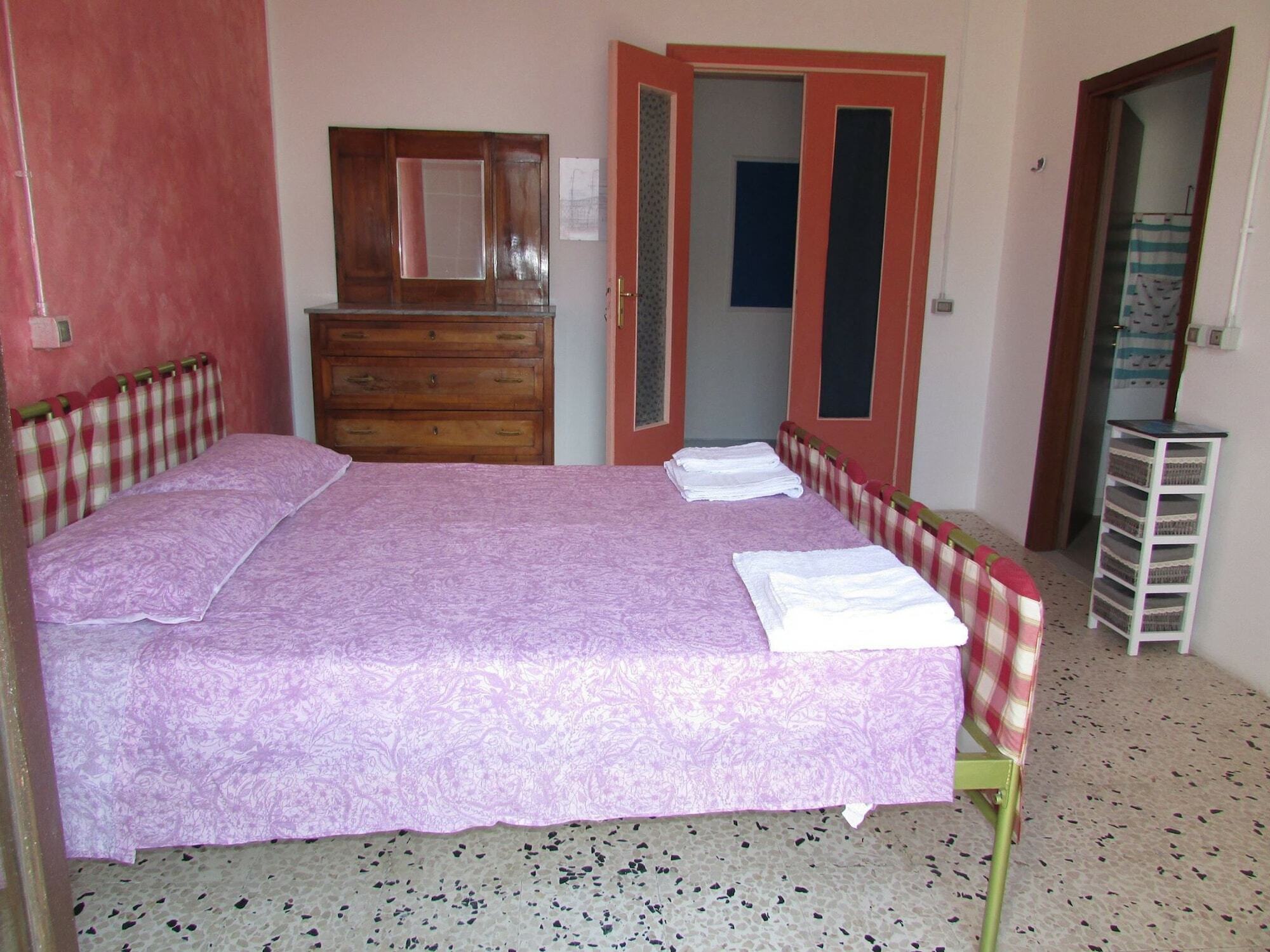 بيت شباب Casa Di Chiara كروتوني المظهر الخارجي الصورة